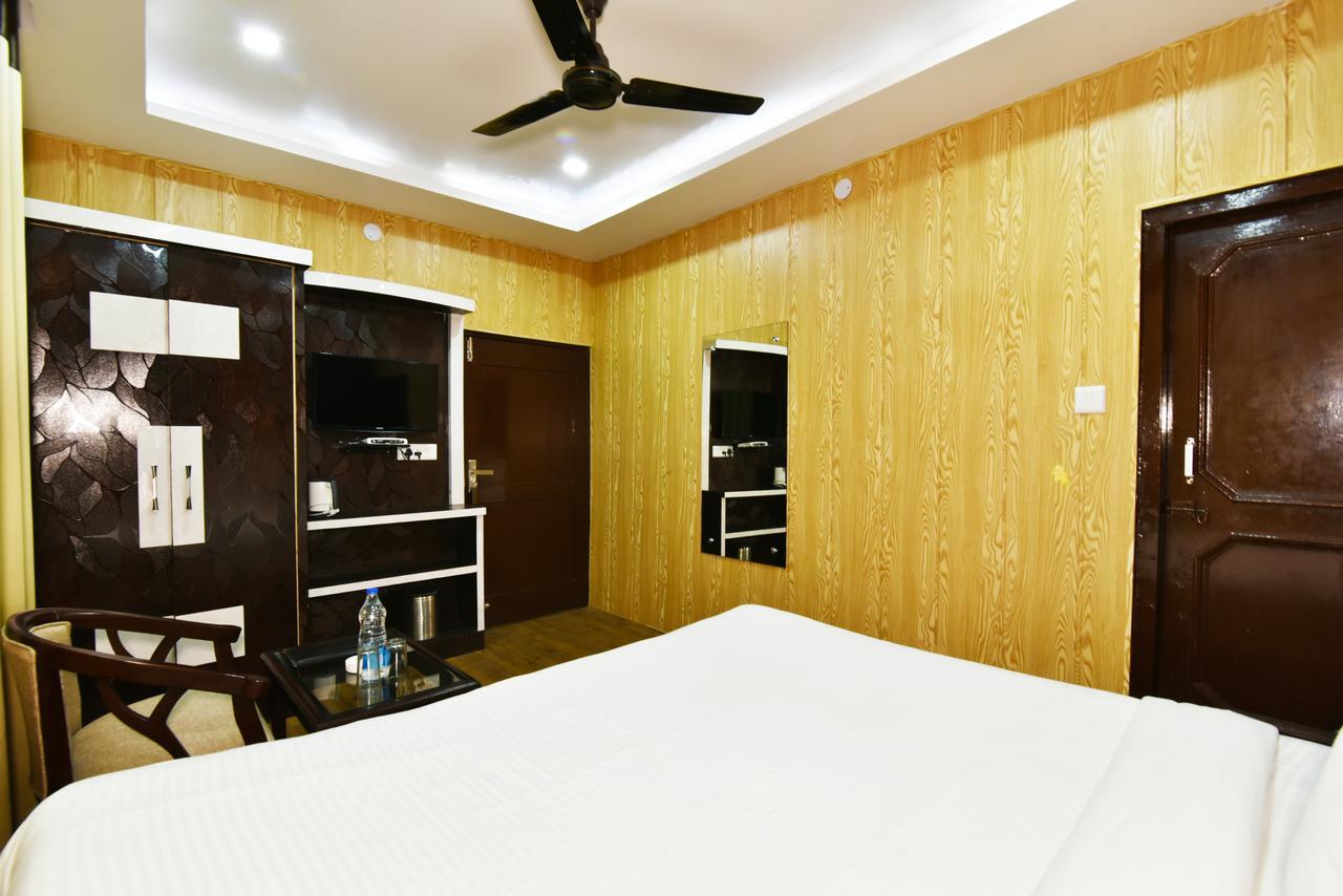 דרמסאלה Surbhi Guest House מראה חיצוני תמונה
