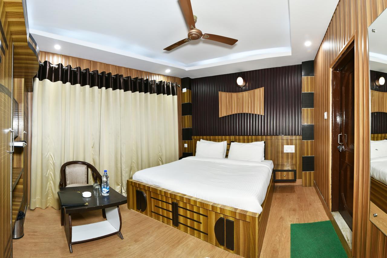דרמסאלה Surbhi Guest House מראה חיצוני תמונה