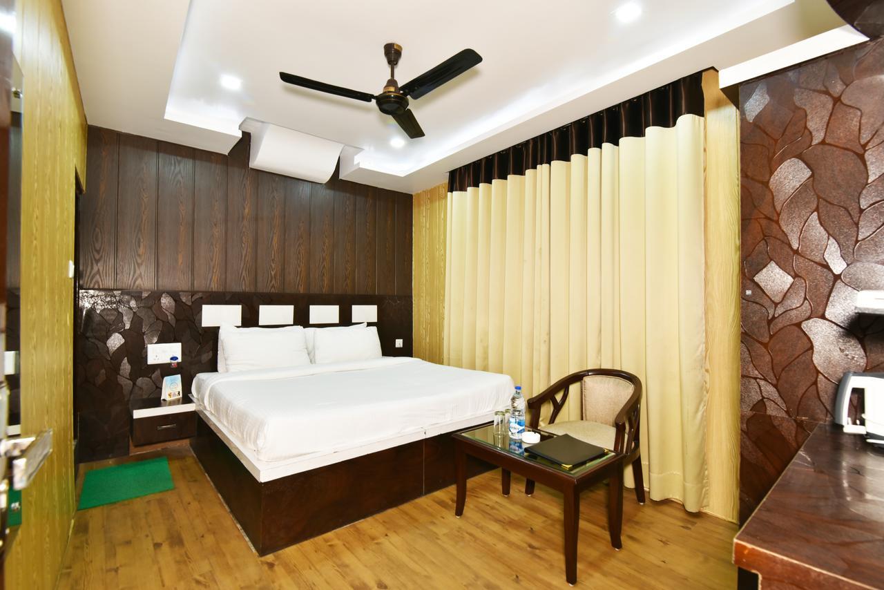 דרמסאלה Surbhi Guest House מראה חיצוני תמונה